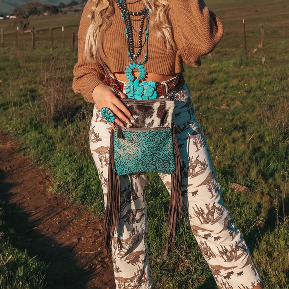 Embossed Leather And Cowhide Fringe Western Fashion Purse - Picture 4 of 6